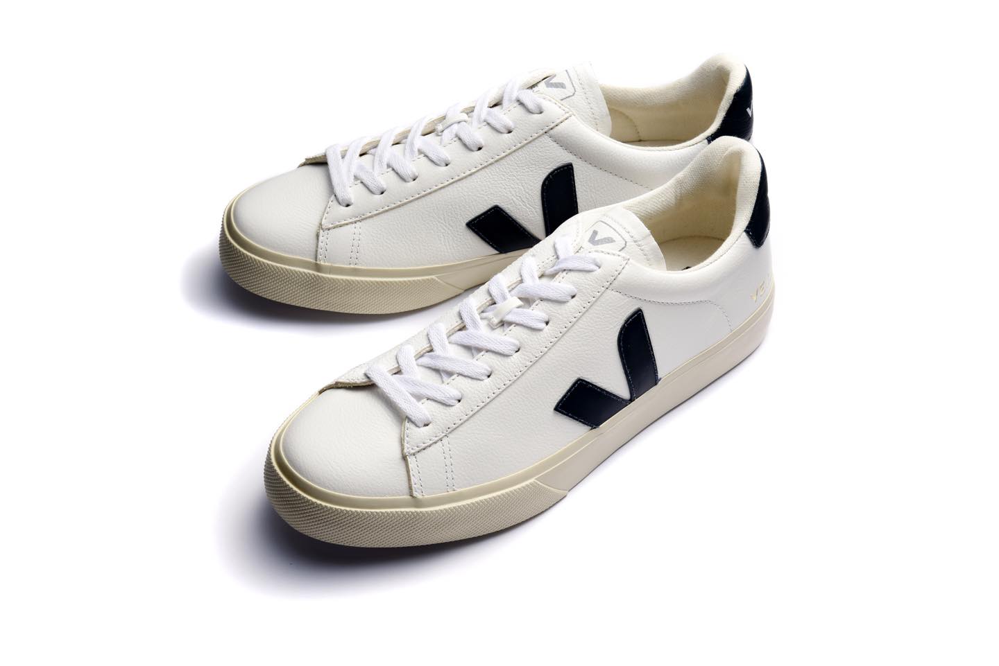 スニーカー¥19,000(エンメ〈ヴェジャ〉)