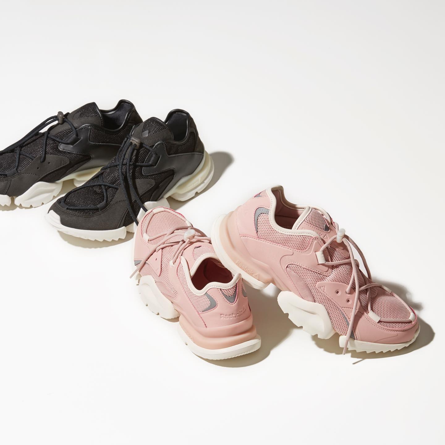 「thedropTYO@barneys」のための限定カラー。各¥23,000