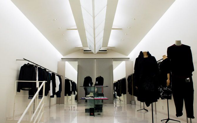 秋田県湯沢市のFEMME et MODE、店舗2階正面