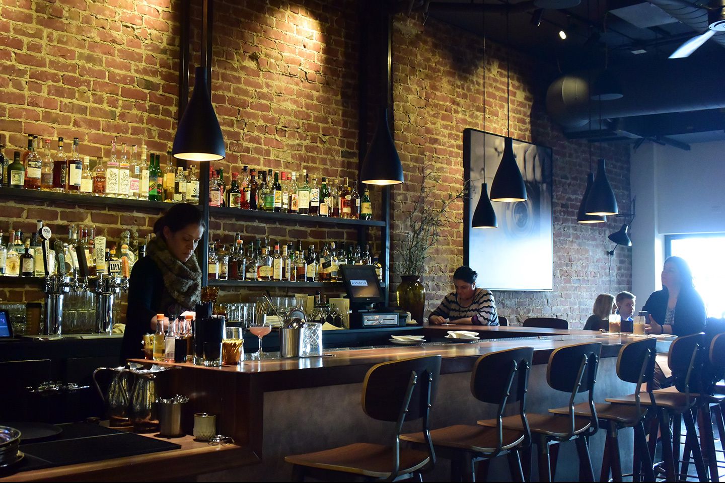 カリフォルニア料理を供するランブラー SF。かつてのウルフギャング・パックの名店のピザ窯は現役!