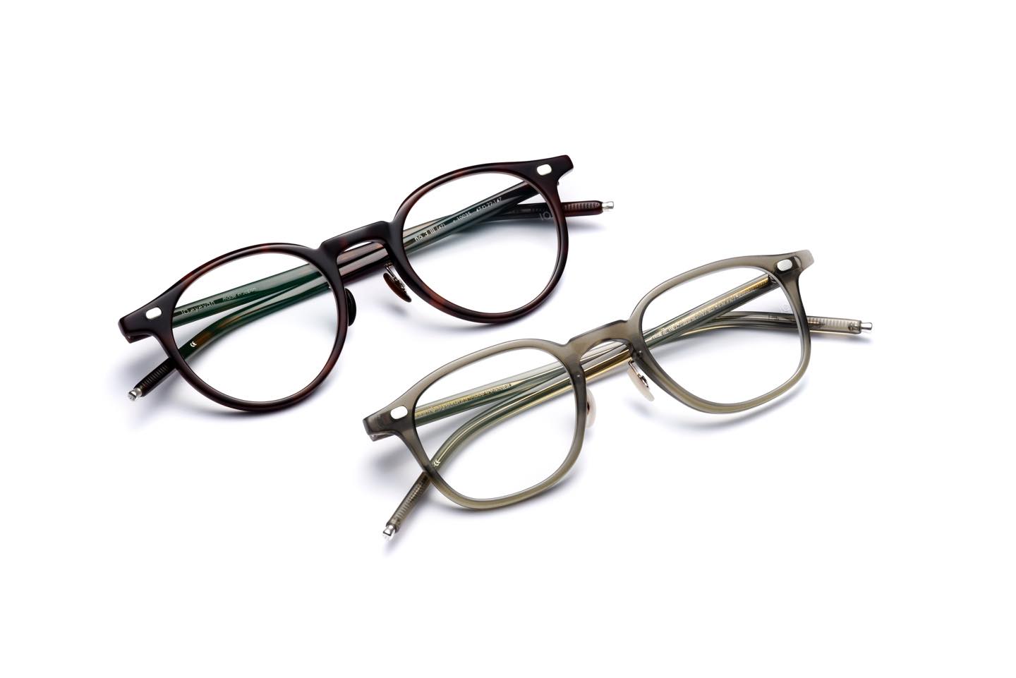眼鏡各¥58,000(アイヴァン PR〈10 アイヴァン〉)※モデルは上がボストンシェイプのNo.3、下がウェリントン型のNo.7