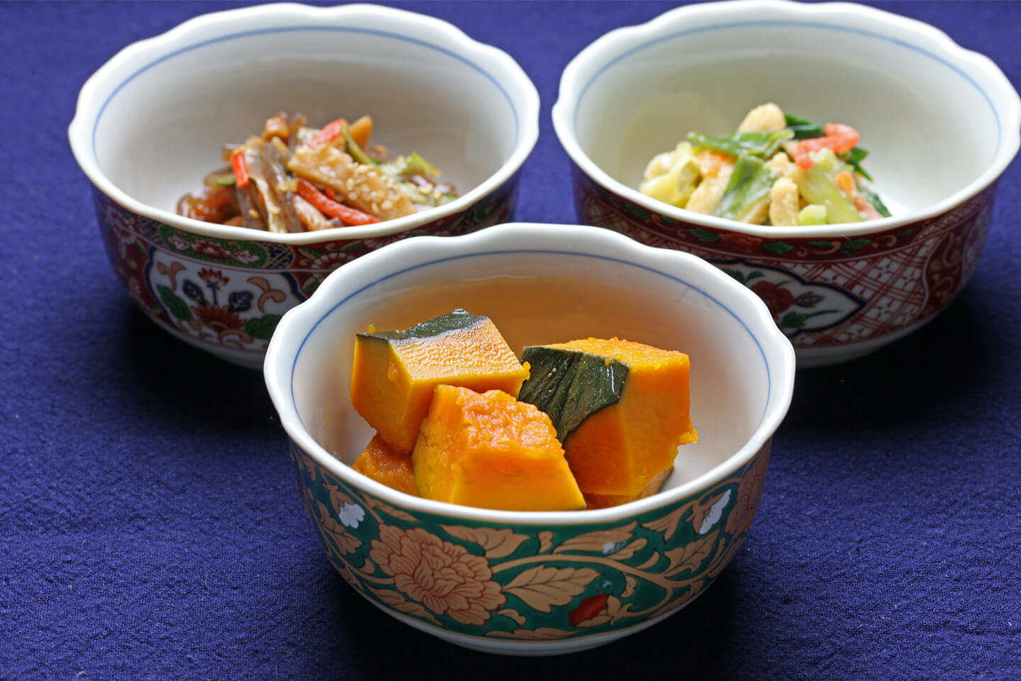 小鉢系を注文することで、より多くの種類の食材を。