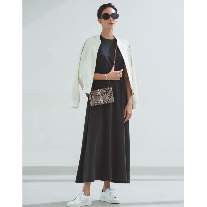 ワンピース・ブルゾン・Gianni Chiarini.のバッグ/店舗限定商品(Theory luxe)、サングラス(DITA 青山本店〈クリスチャンロス〉)、靴(リエート〈サントーニ〉) その他/私物 撮影/熊澤 透 BY:『Precious9月号』小学館、2019年