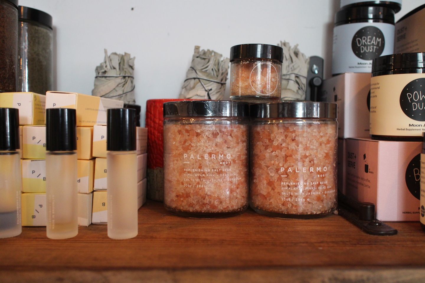 デッドシーソルトのReplenishing Salt Soakなど、$15前後のお手ごろ商品がそろう