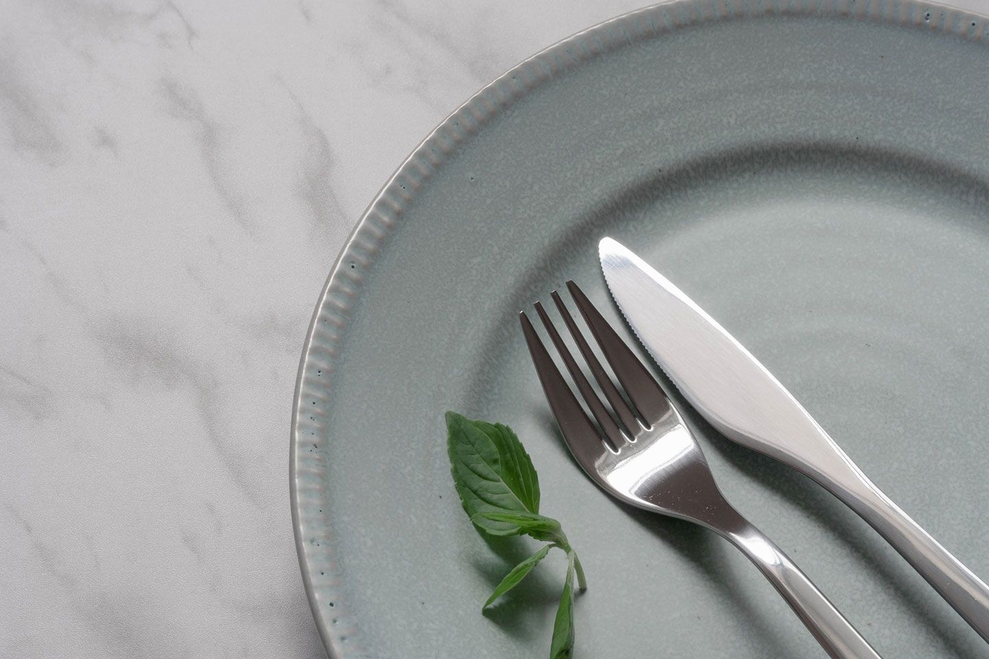食事で免疫力は左右される。内容だけでなく、時間や回数にも気を配りたい。