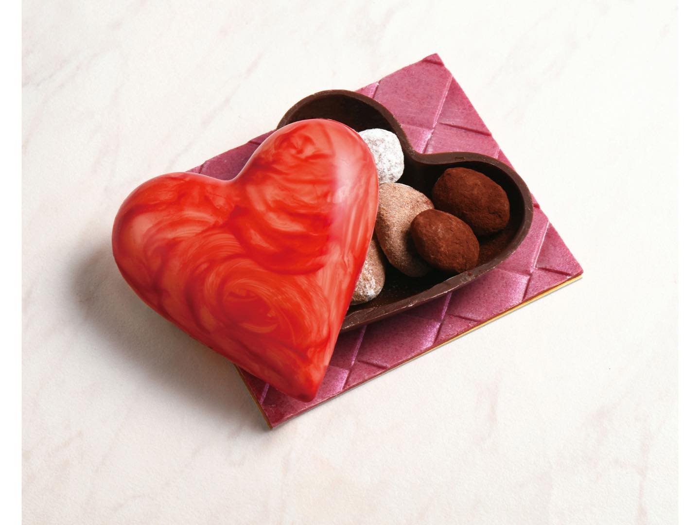 なんとハートの器や台座もチョコレートでできているので、食べられます。¥2,000