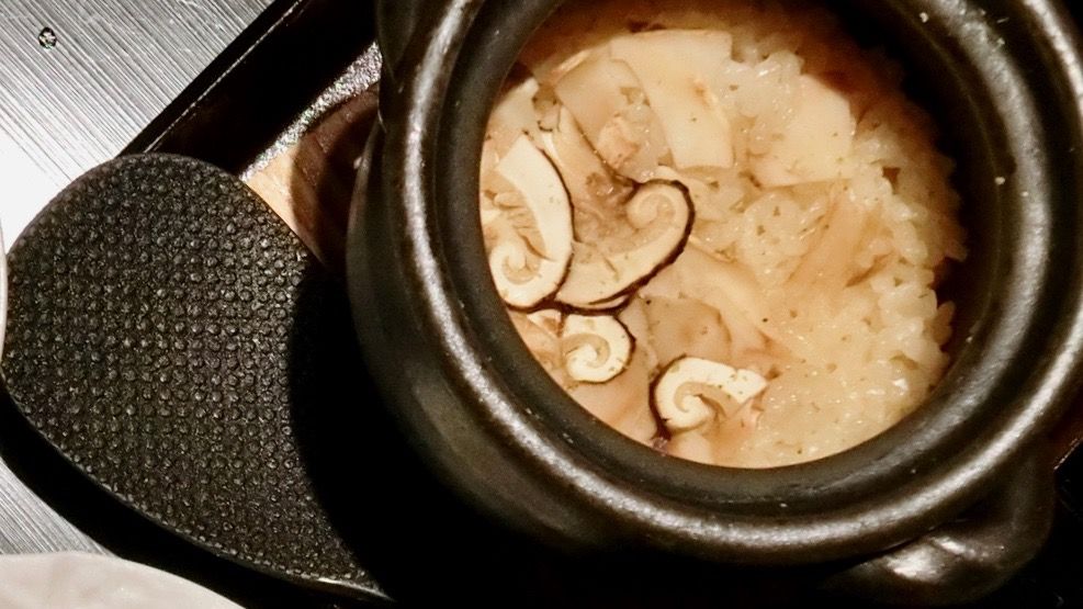 おこげも楽しめる「釜炊き松茸御飯」