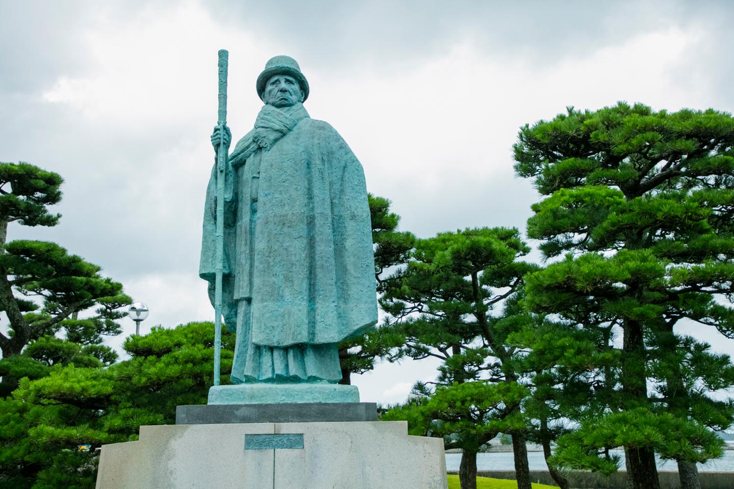 昭和28年に地元の有志によって建てられた御木本幸吉像。