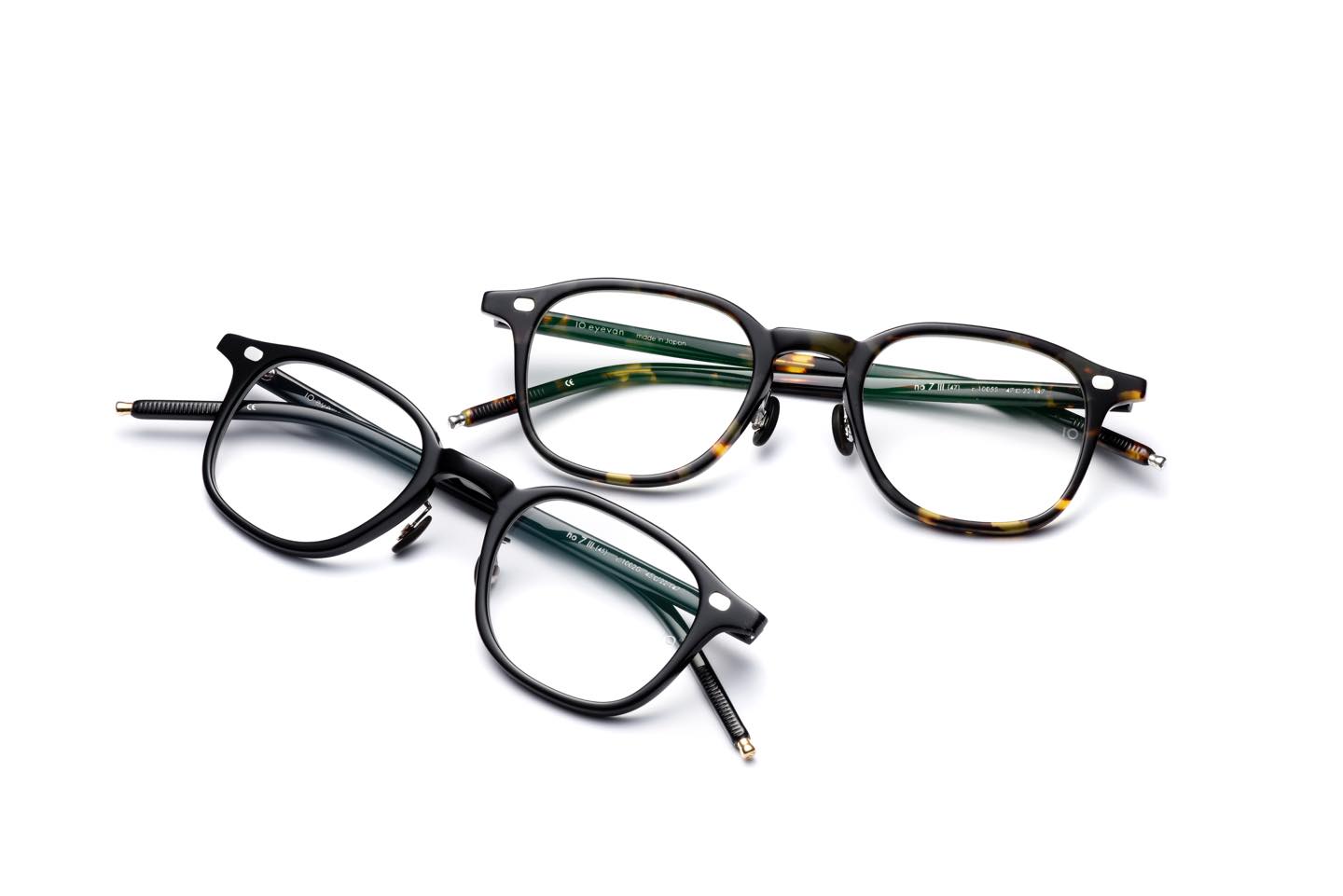 (上)眼鏡¥58,000(下)眼鏡¥120,000(アイヴァン PR〈10 アイヴァン〉)※モデルはともにウェリントン型のNo.7