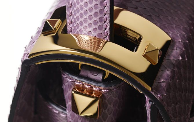 valentino(ヴァレンティノ)の『パイソンバッグ』寄り