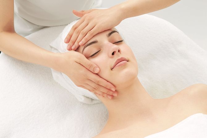 PEARL SPA by MIKIMOTO COSMETICSの施術を受けているイメージ