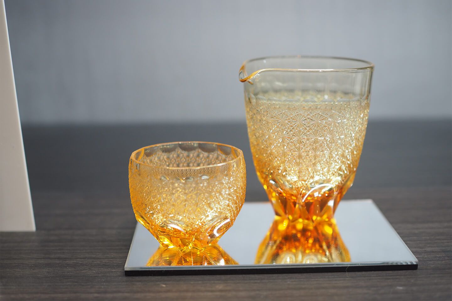 篠崎硝子の菊つなぎぐい呑みと酒注ぎ