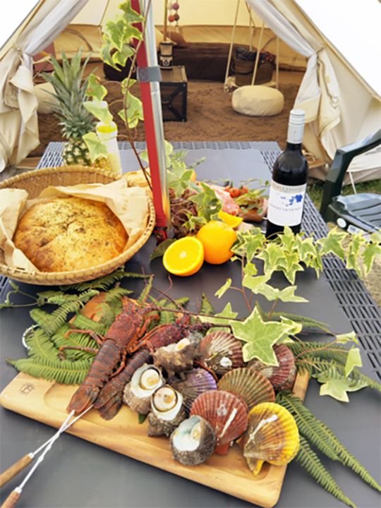 豪華な食事に舌鼓