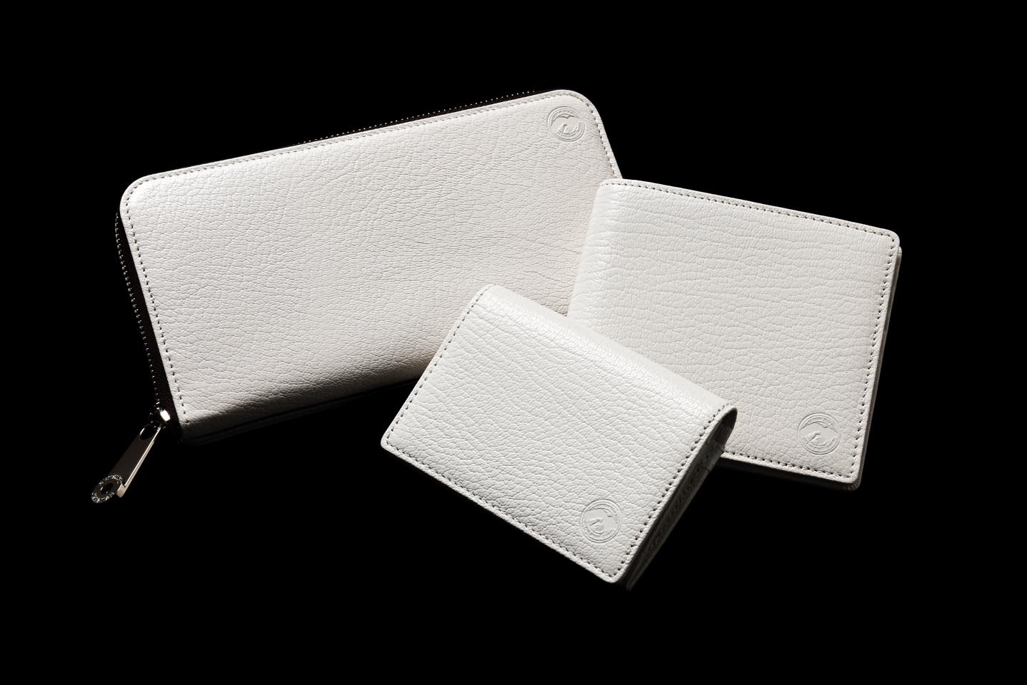 【W19×H10.5×D2cm】長財布¥32,000・【W11.5×H9.7cm】二つ折り財布¥21,000・【W10.5×H7.5cm】カードケース¥14,000(コニー〈クリーザン〉)