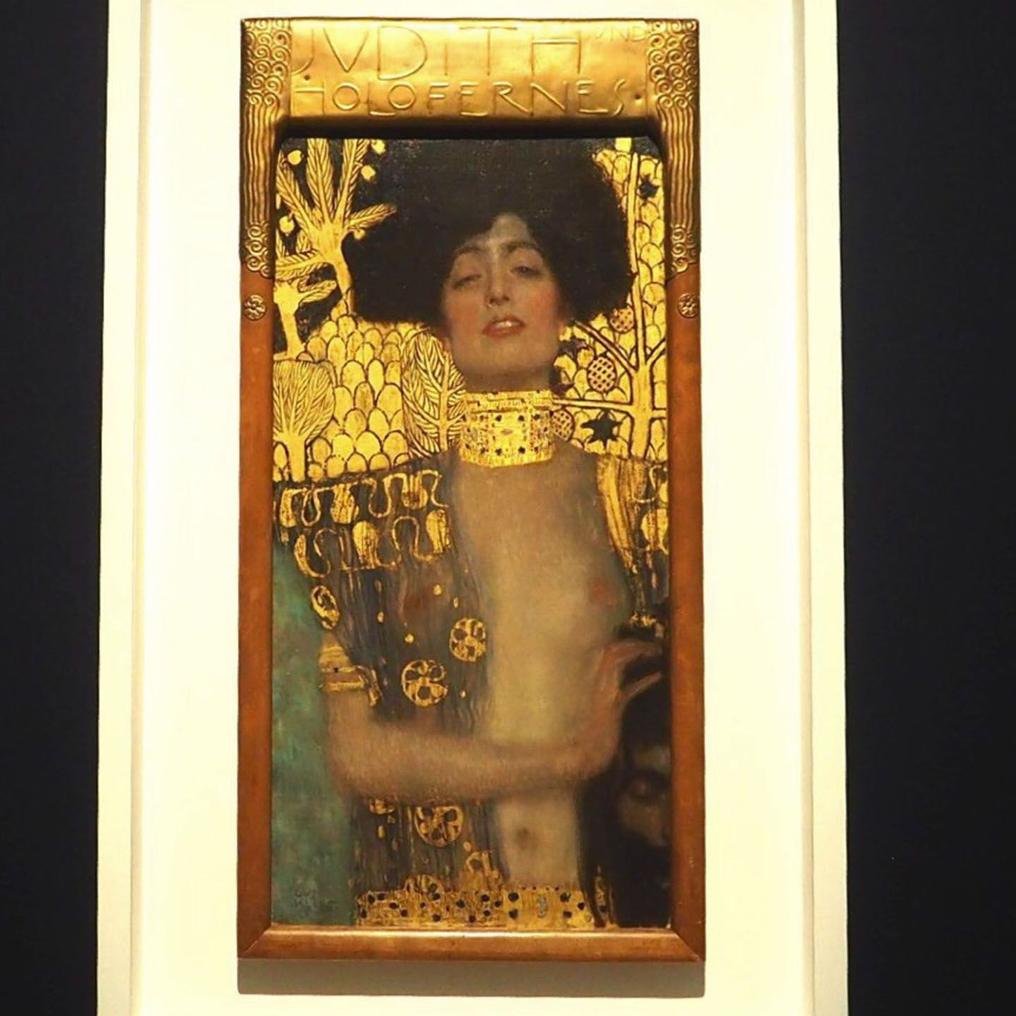 グスタフ・クリムト《ユディトⅠ》1901年(油彩、カンヴァス 84×42cm)ベルヴェデーレ宮オーストリア絵画館蔵
