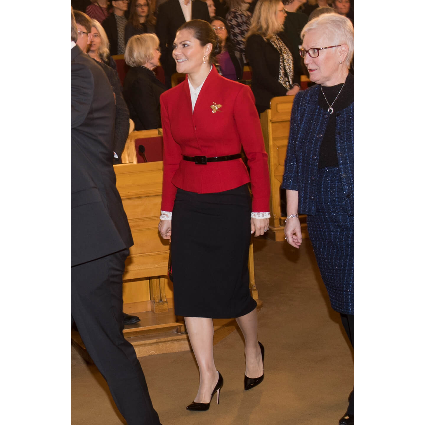 黒の膝丈スカートを着こなすPrincess Victoria(ヴィクトリア王女)