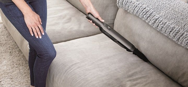 女性が持って、このスリム感。