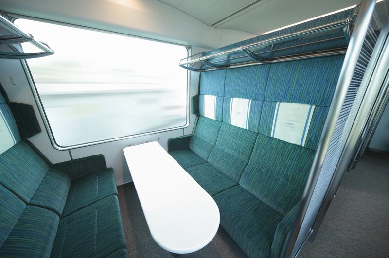 近畿日本鉄道「観光特急しまかぜ」のサロン席