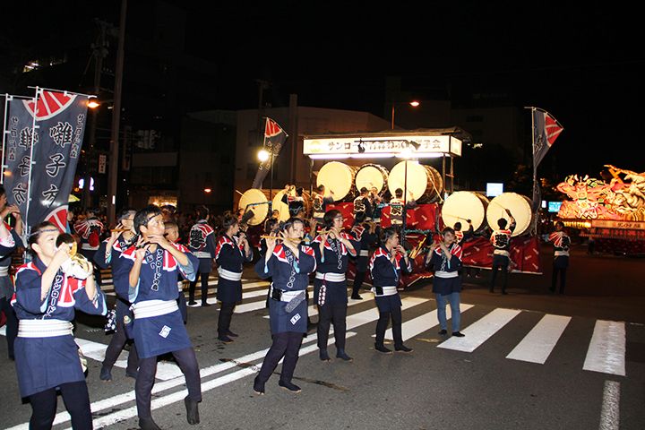 美しい祭囃子が、お祭りを一層盛り上げる