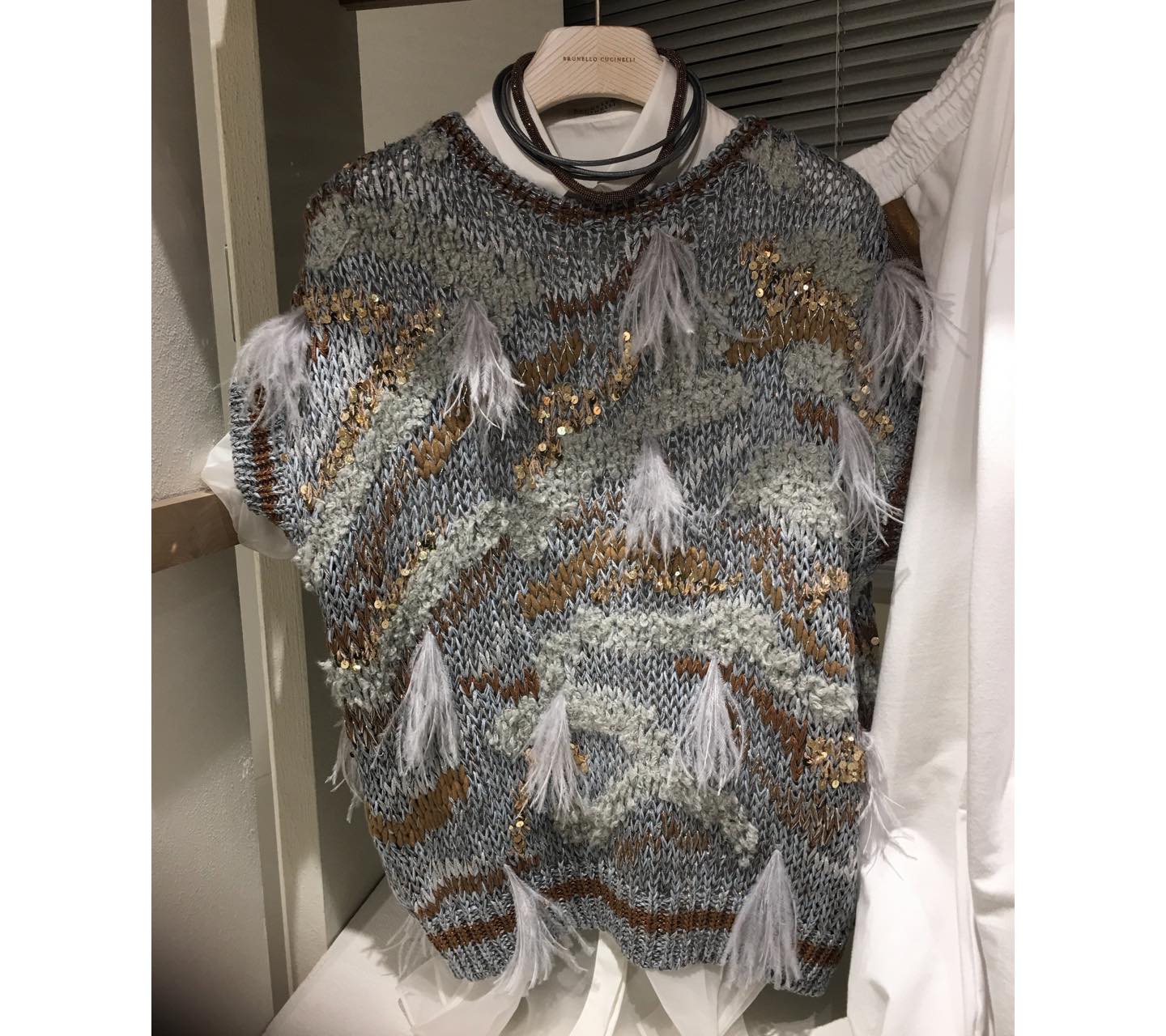 ニットトップス¥319,000(税抜)