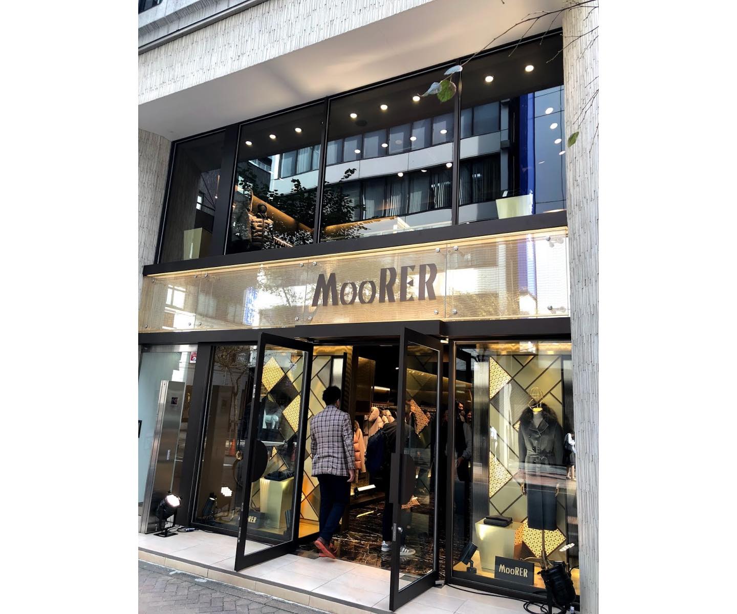 ムーレー銀座店の外観
