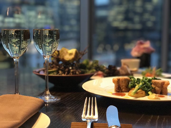 前菜、魚、肉の3品の料理は日替わりで提供される「シャンパンフリーフロープラン」※写真はイメージ
