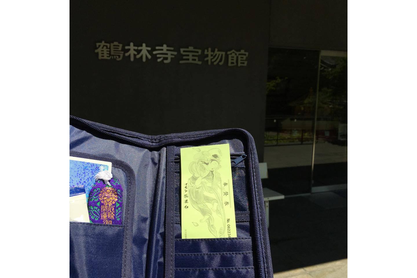 先ほどポーチに入れたチケットがここで役立つ