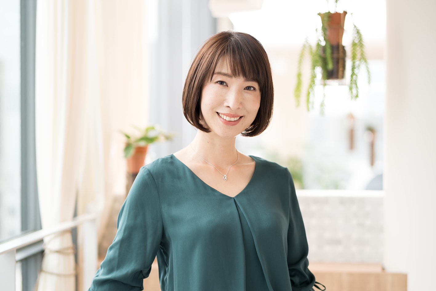 流れるような曲線でまとまりやすくなるショートボブ