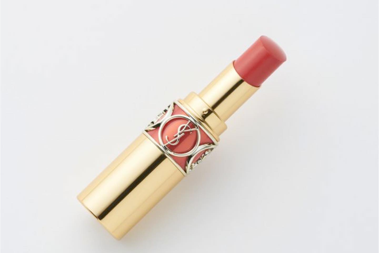 使用したのはイヴ・サンローラン・ボーテ ルージュ ヴォリュプテ シャイン 16 ¥4,100