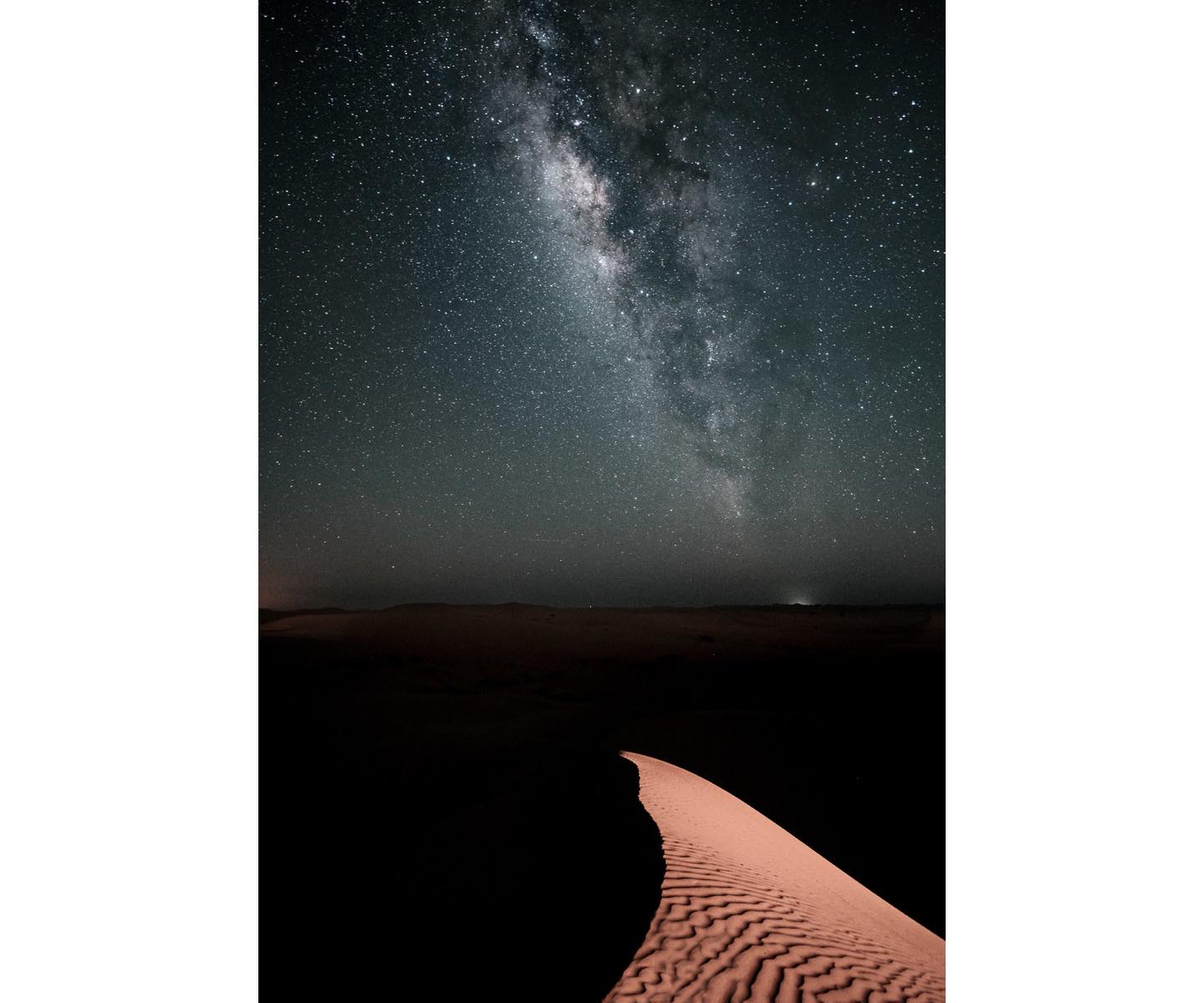 夜のスウェイハン砂漠(アブダビ)で見られるミルキーウェイ(天の川)|Suweihan Desert Abu Dhabi