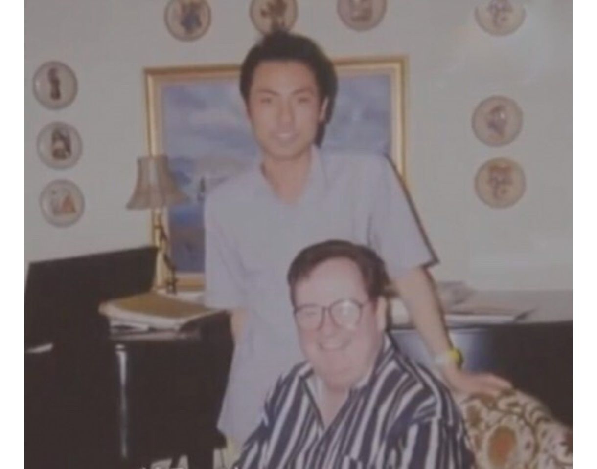 恩師ブラッドショー先生と西川さんが微笑んでいる様子
