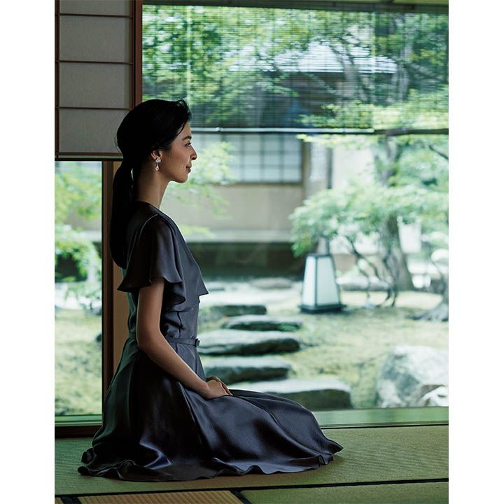 かしこまった席でも自信をもてる、シルクとダイヤモンドの競演