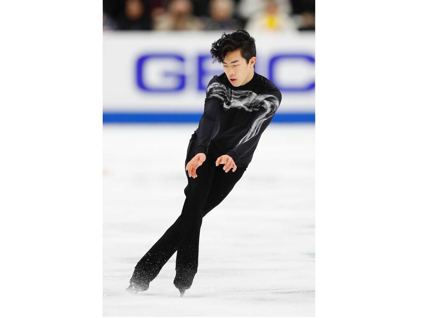 演技するネイサン・チェン選手