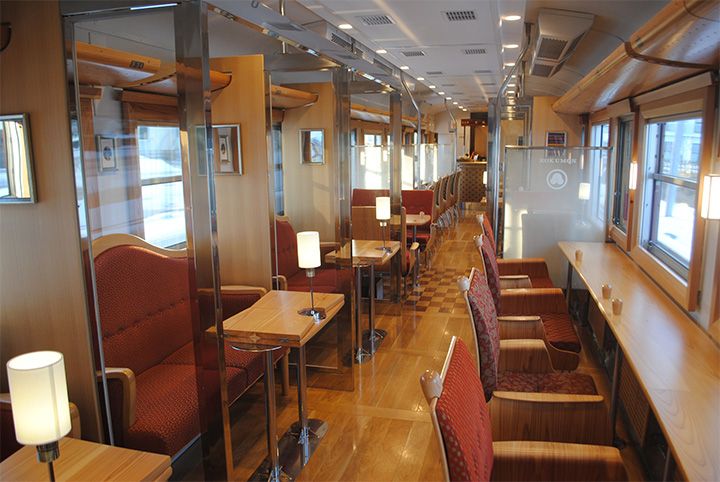 しなの鉄道「ろくもん」の内観