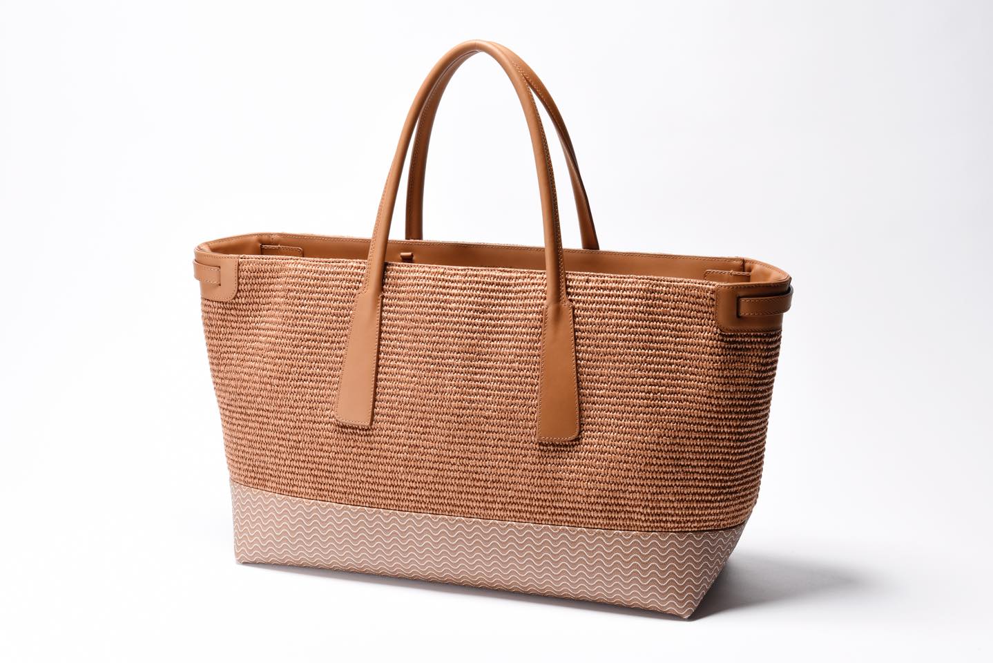 【W45×H28×D19cm】鞄¥138,000(アマン〈ザネラート〉)