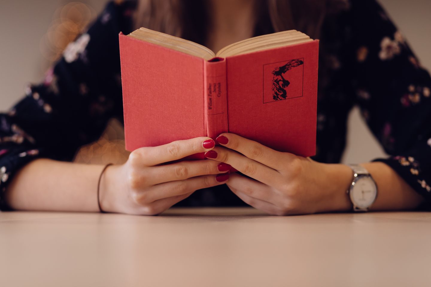 その読書は「逃避」or「投資」?