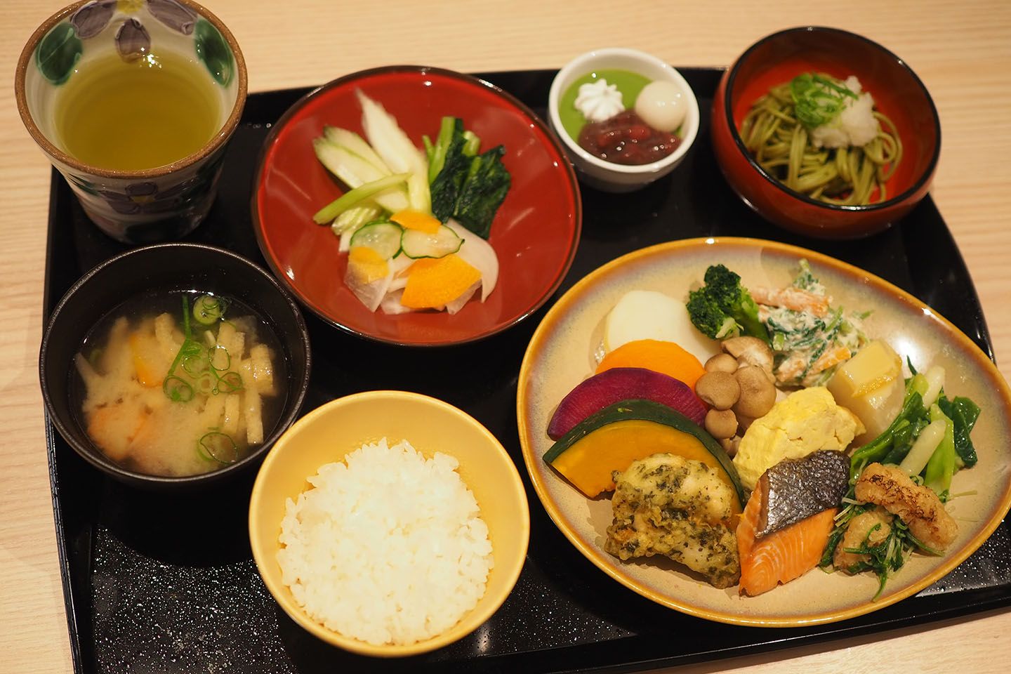 朝食ビュッフェでの盛り付け例。単体での利用は1名¥1,800(税抜)