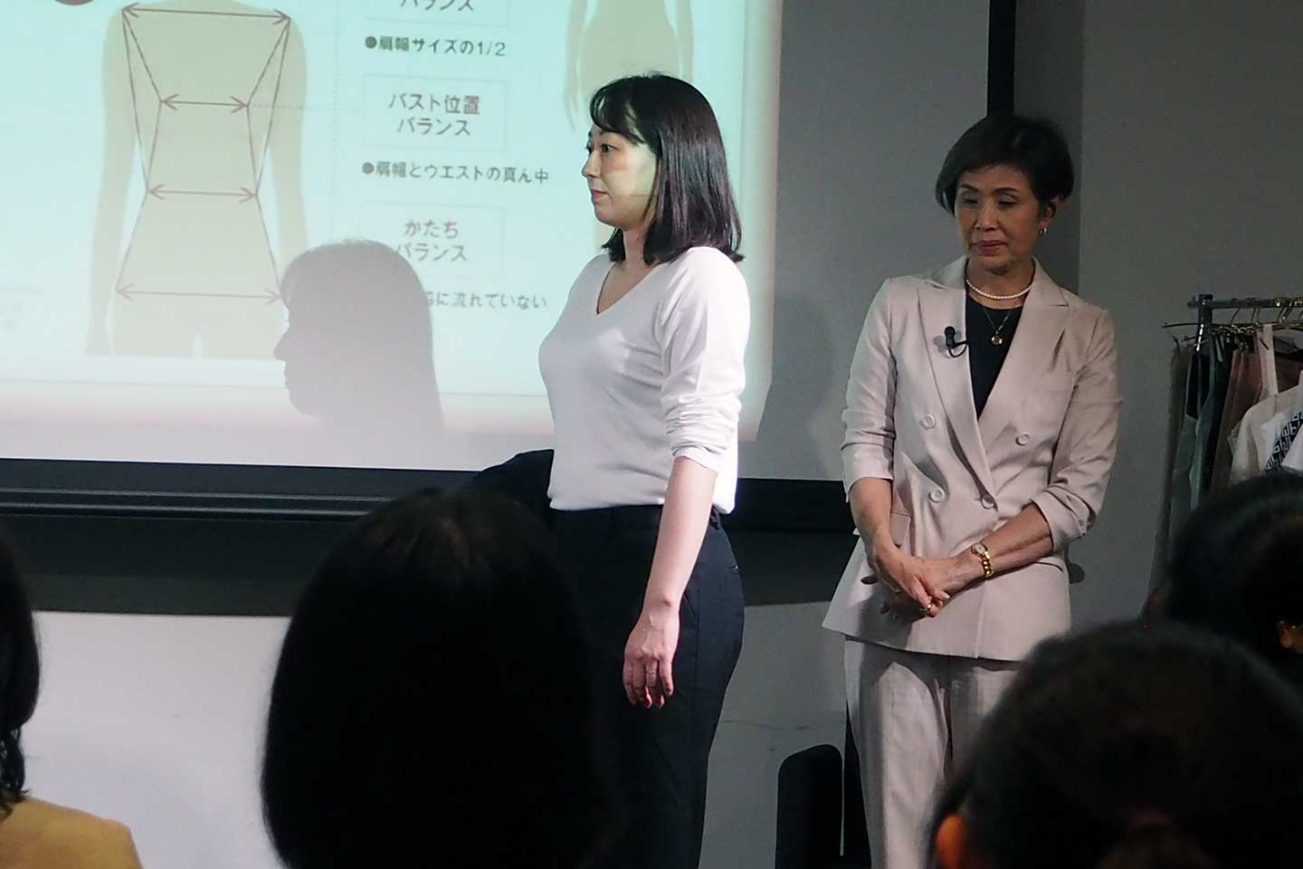 上で登場したモデルさんも、きちんと身体に合ったワコールの下着をつけることでボディラインにメリハリがつき、服の着こなしがすっきりしたのが、おわかりいただけますでしょうか?