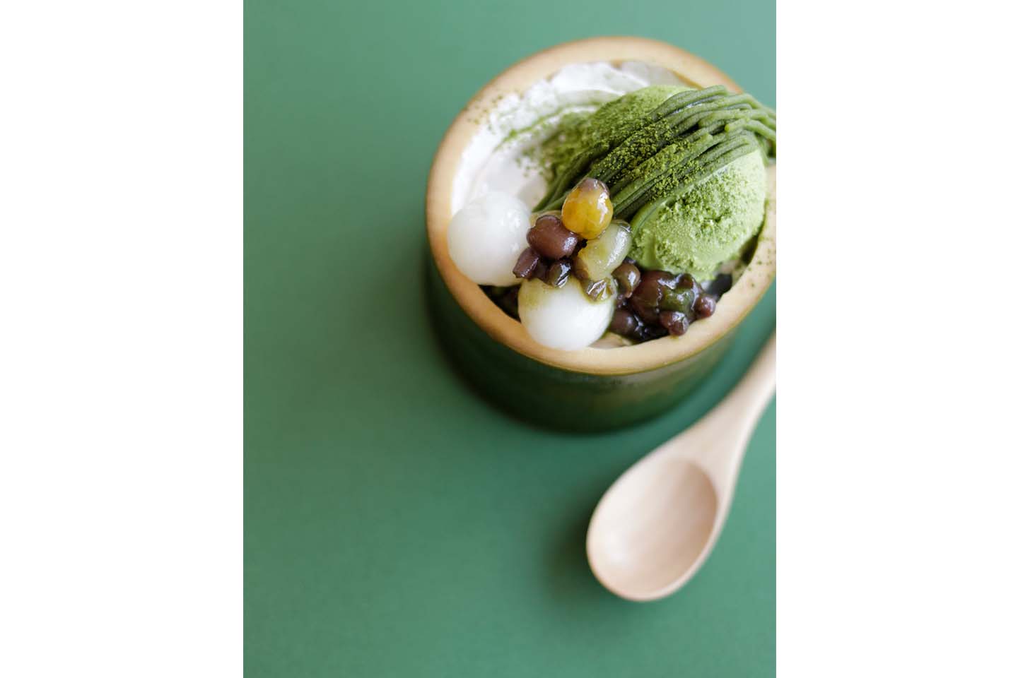 抹茶アイスなら、定番の小豆や白玉といった和の食材との組み合わせが○