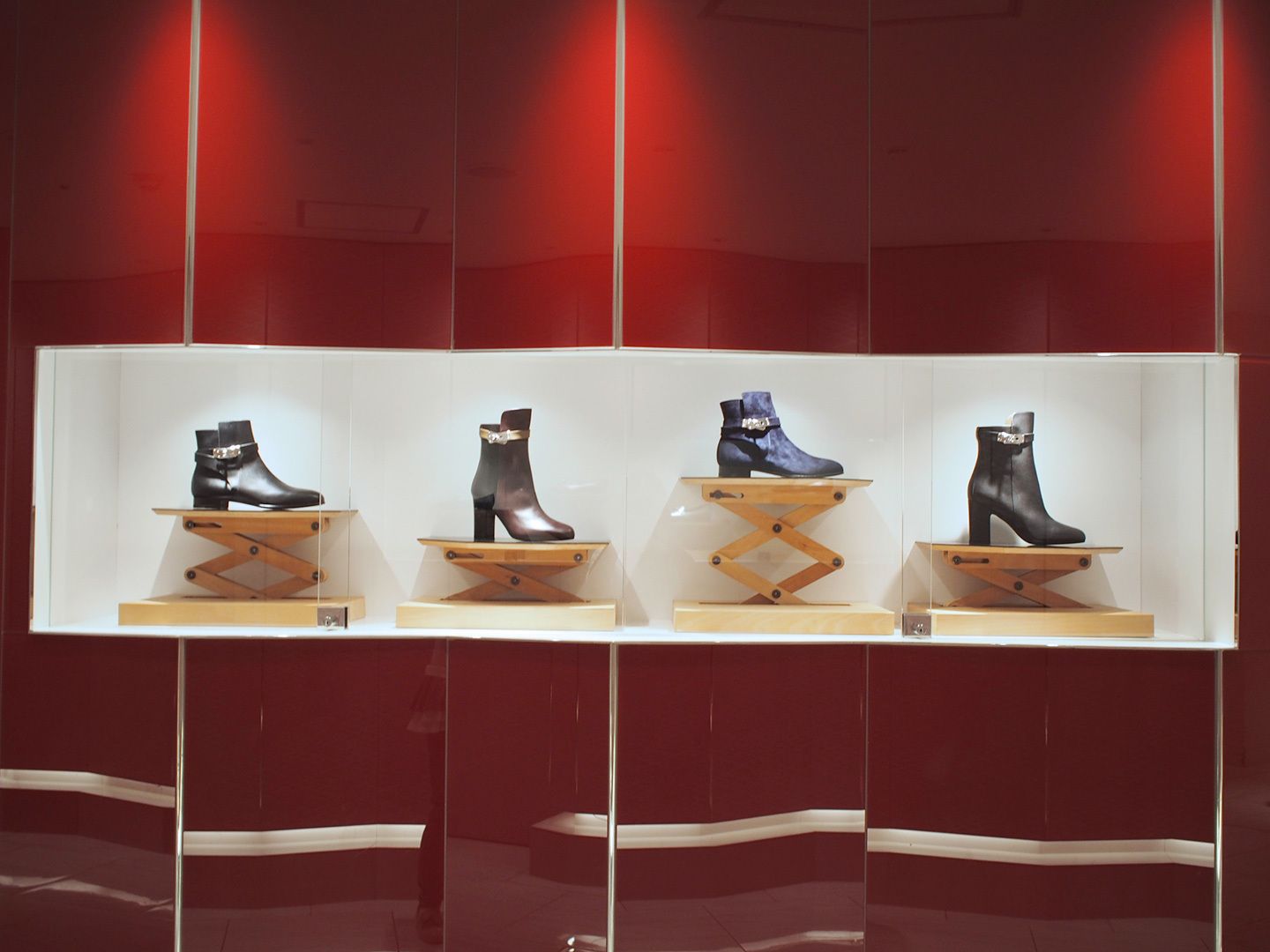伊勢丹新宿店のエルメス期間限定ブティック「SHOE me THE WAY」に向かう途中のディスプレイ