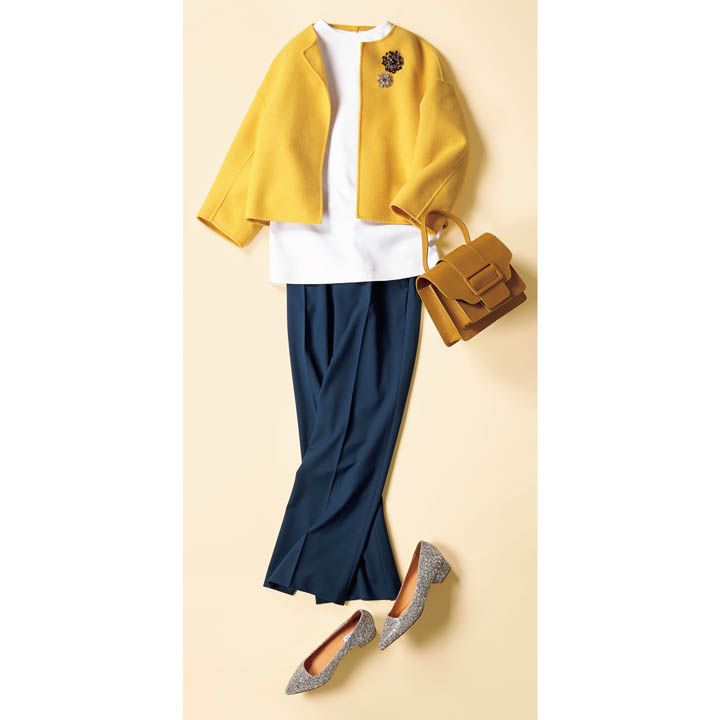 【3】イエローノーカラージャケット×白トップス×ネイビーパンツ
