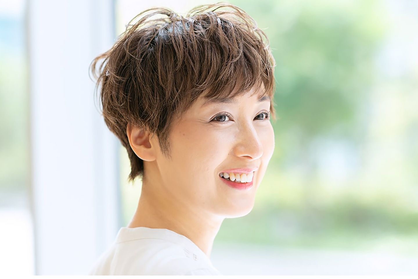ランダムに動く毛束の透け感が絶妙!洗練されたシルエットにうっとり。