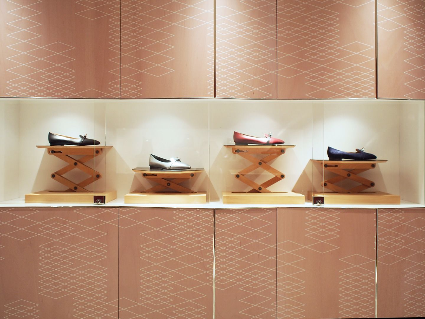 伊勢丹新宿店のエルメス期間限定ブティック「SHOE me THE WAY」に向かう途中のディスプレイ