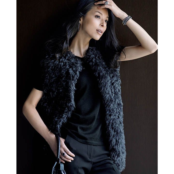 【1】ロングジレのインナー×カシミアTシャツでリッチな奥行きを