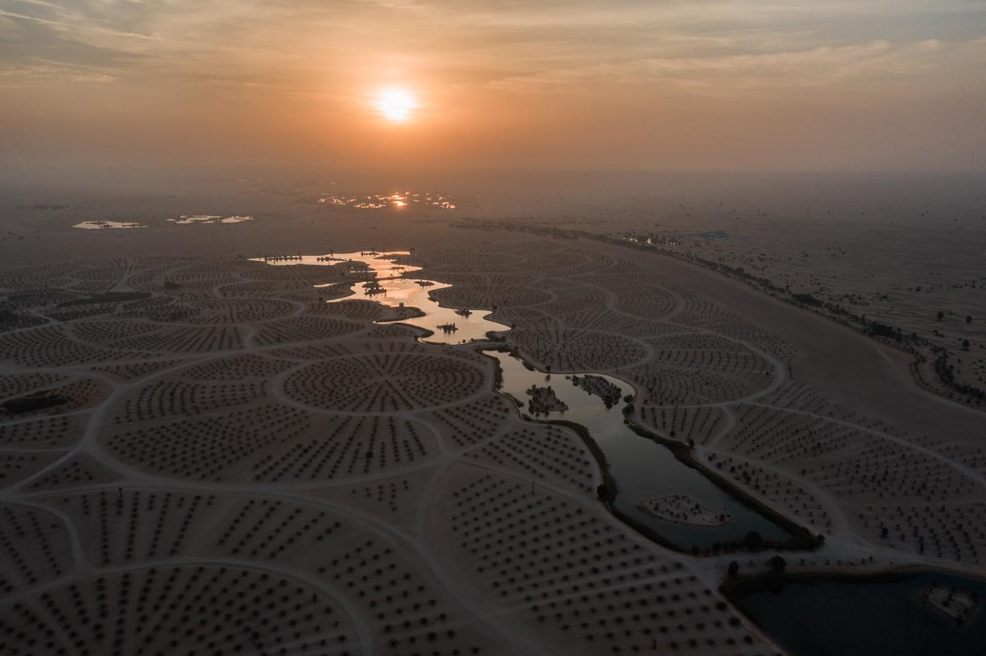 アル・クドラ湖と砂漠|Al Qudra lake and desert