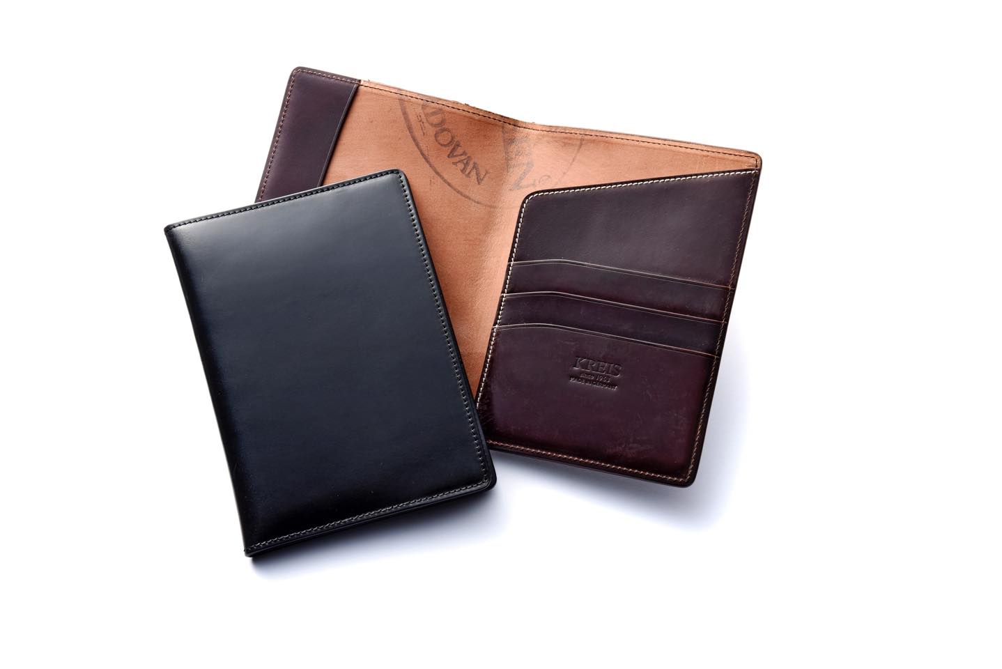 【W10×H14cm】パスポートケース各¥76,000(ラコタ ハウス 青山店〈クライス〉)※パスポートケース1つ・カード入れ3つ
