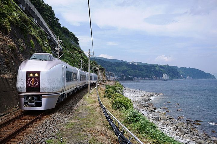 小田原駅~伊豆急下田駅の間で運行する、JR東日本「伊豆クレイル」