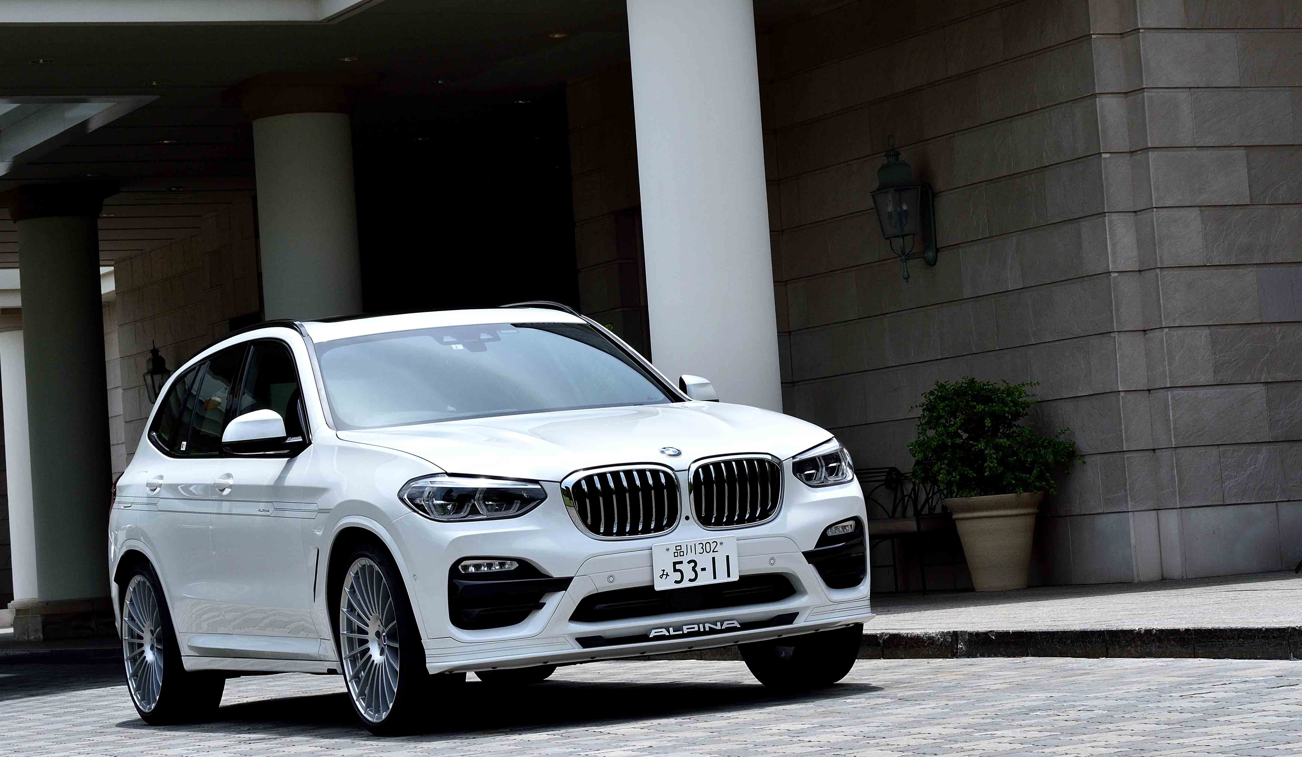 日本の道にちょうどいいサイズ感のSUV、XD3。全開加速時の爽快感は格別だ。