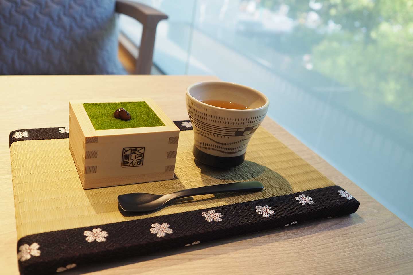 海外ビジターからも人気のスイーツ「抹茶ティラミス」¥1,500 (税込・ドリンクセット価格)