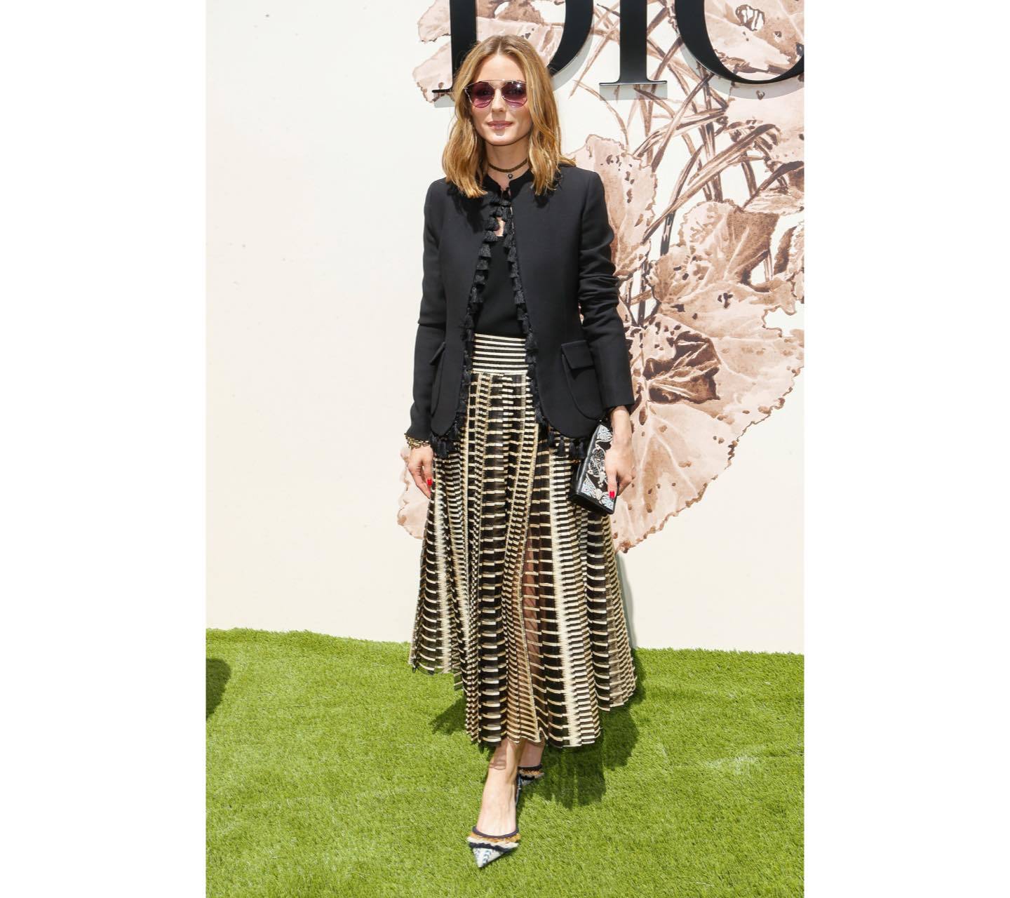 ジャケット、スカート、サングラス すべてDior